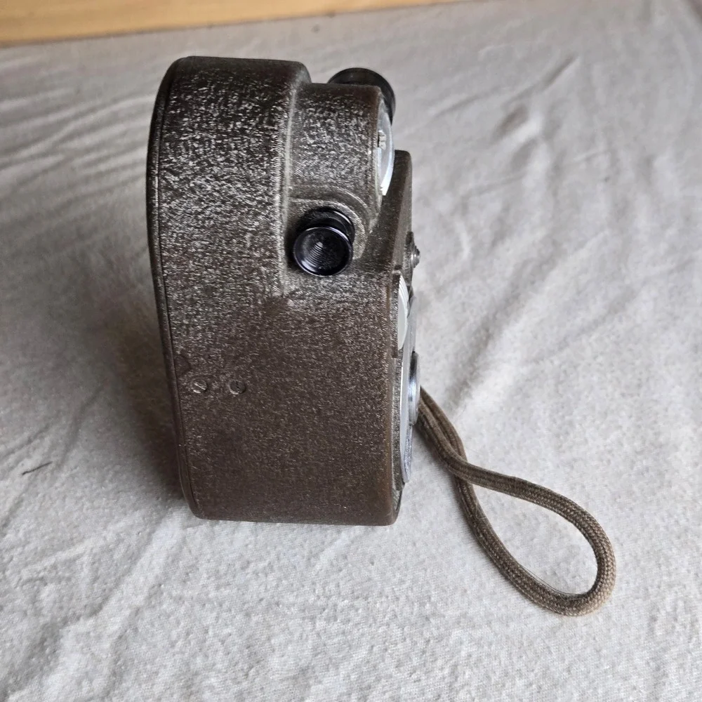 Revere Eight Model 88 Movie Camera Brown Vintage 8mm Wollensak Lens untested